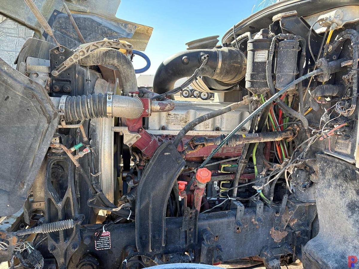 Used 2009 MACK PINNACLE T/A DAYCAB 15-YARD DUMP TRUCK