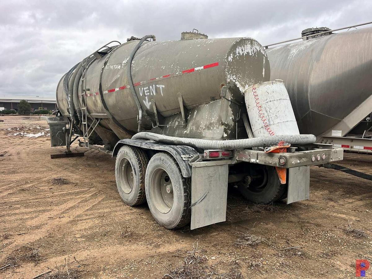 Used 1966 FRUEHAUF PNEUNATIC BULK TRAILER