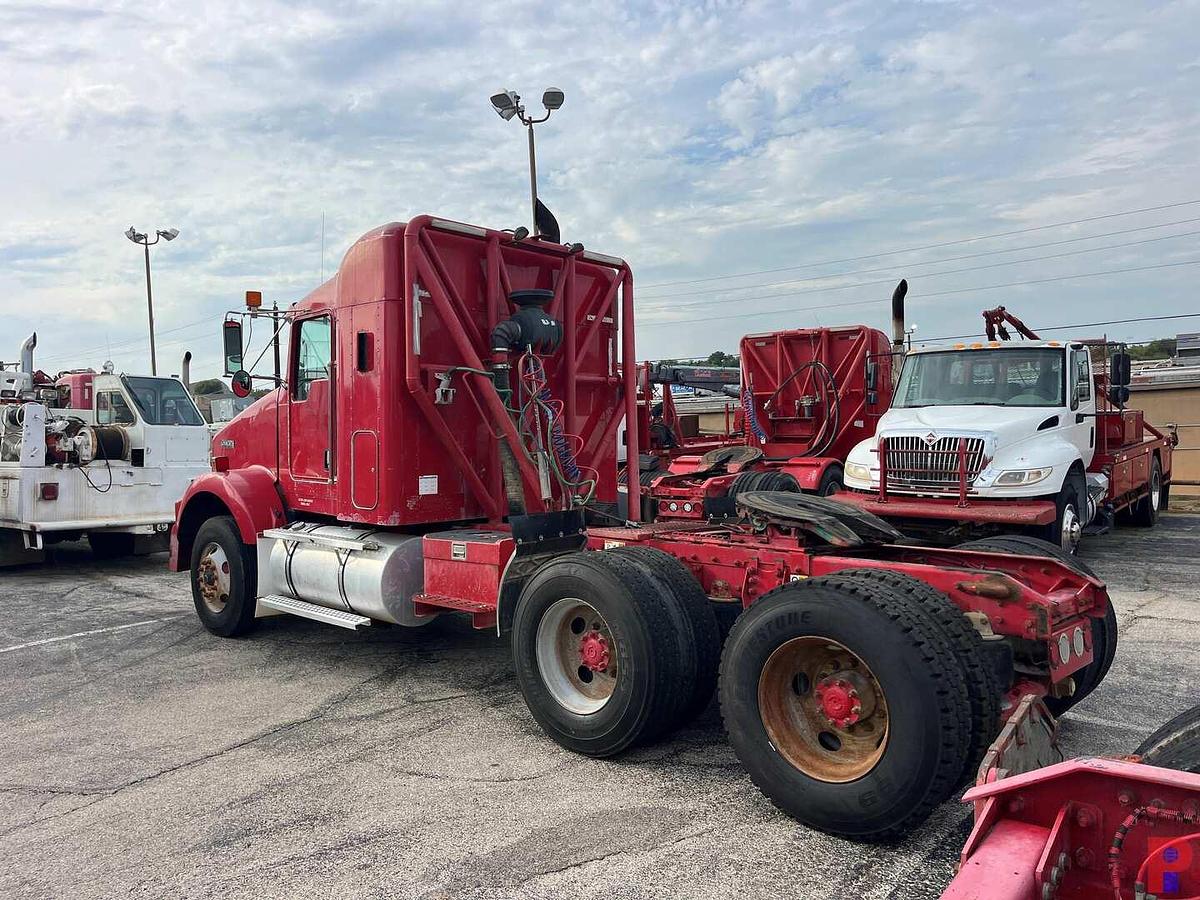 Used 2008 KENWORTH T800 T/A 36” SLEEPER TRUCK