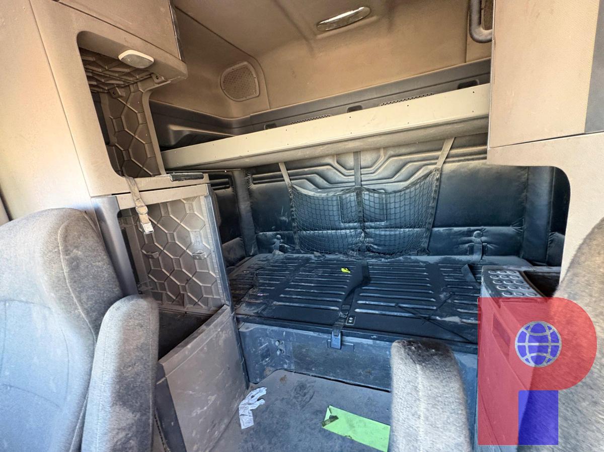 Used 2011 FREIGHTLINER CASCADIA T/A SLEEPER HAUL TRUCK