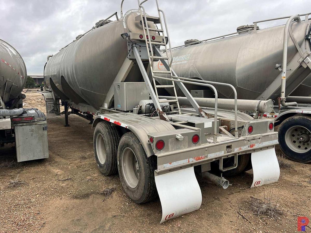 Used 2005 TRAIL KING 1,000 CU. FT. ALUMINUM PNEUMATIC TRAILER W/ BLOWER