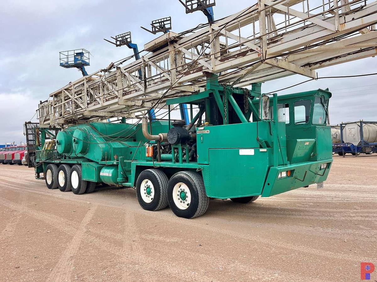 Used PENGO / HENDRICKSON BACK IN WELL SERVICE RIG MTD ON 5-AXLE CARRIER