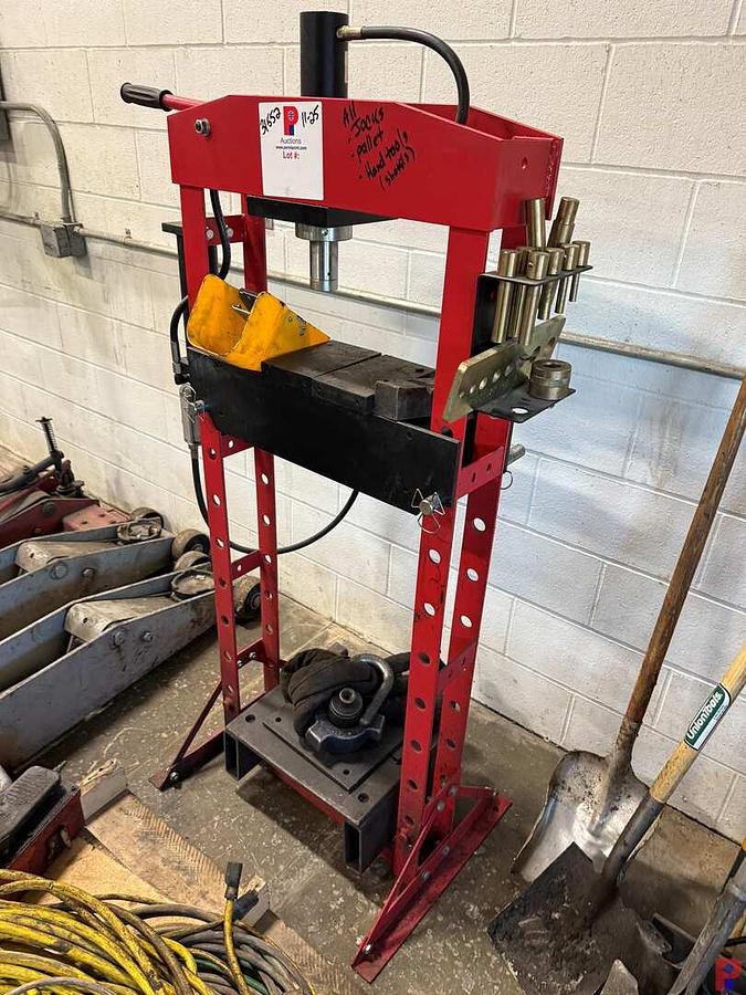 Used LOT OF (2) HD FLOOR, TRANS. & (2) CLUTCH JACKS, PALLET OF PLHYD. FOOT PUMPS, HOSES, JACKS, 20 TON PRESS JACK