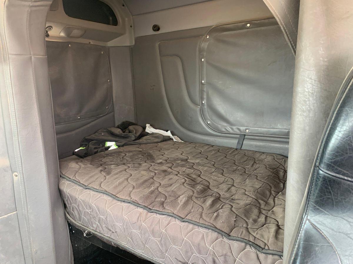 Used 2013 PETERBILT 367 Sleeper Truck