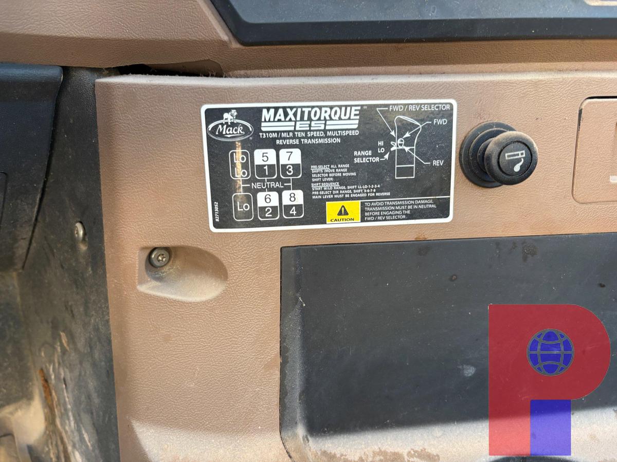 Used 2013 MACK GRANITE T/A DAYCAB TRUCK