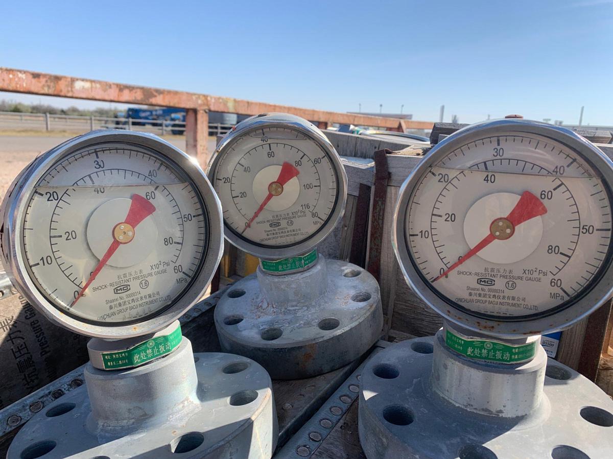Used (35) SHOCK-RESISTANT PRESSURE GAUGES 80 Psi to 116 Psi