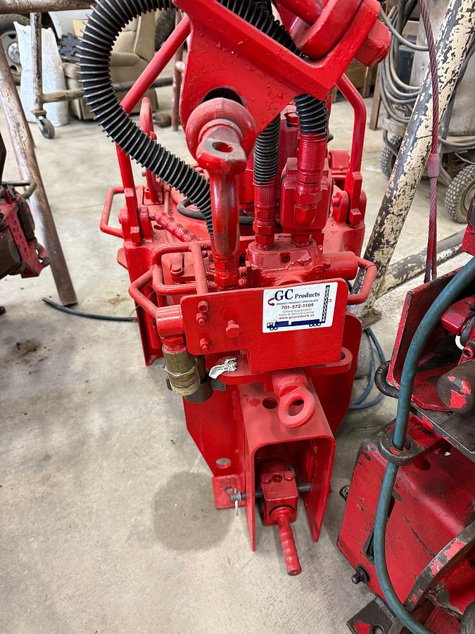 Used OIL COUNTRY 55000 HYDRAULIC TUBING TONG W/ AIR BACK-UP & HANGER