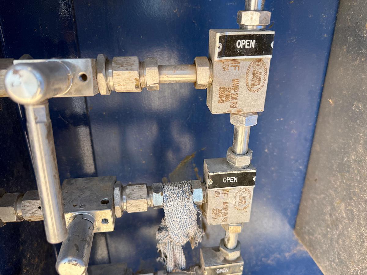 Used SELF CONTAINED 20K WP GREASE INJECTION UNIT COMBO P/B 8.4-KW ISUZU DIESEL GENERATOR