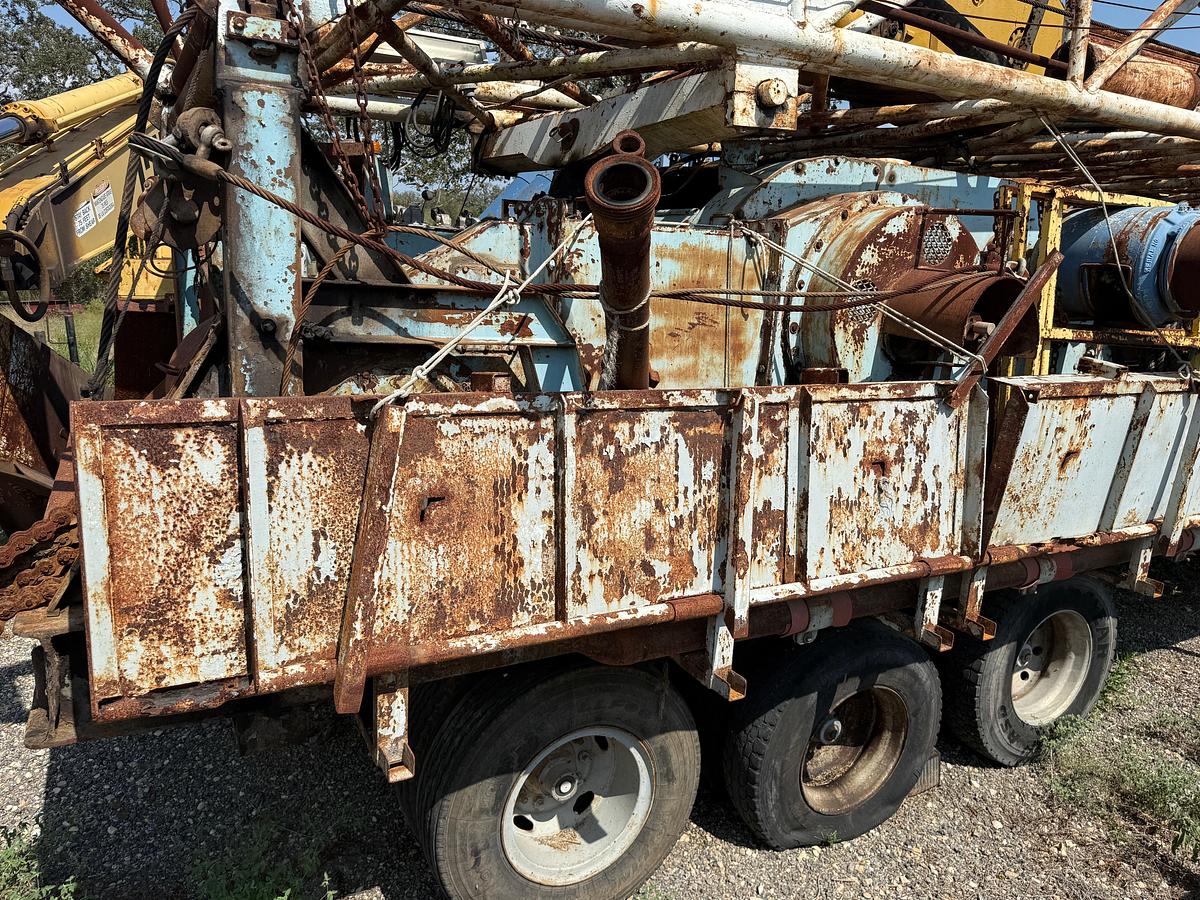 Used SPENCER-HARRIS MODEL 7000 TRAILER MTD DRILLING RIG & 14'L X 8'T X 16'W SUBSTRUCTURE W/ RAMP