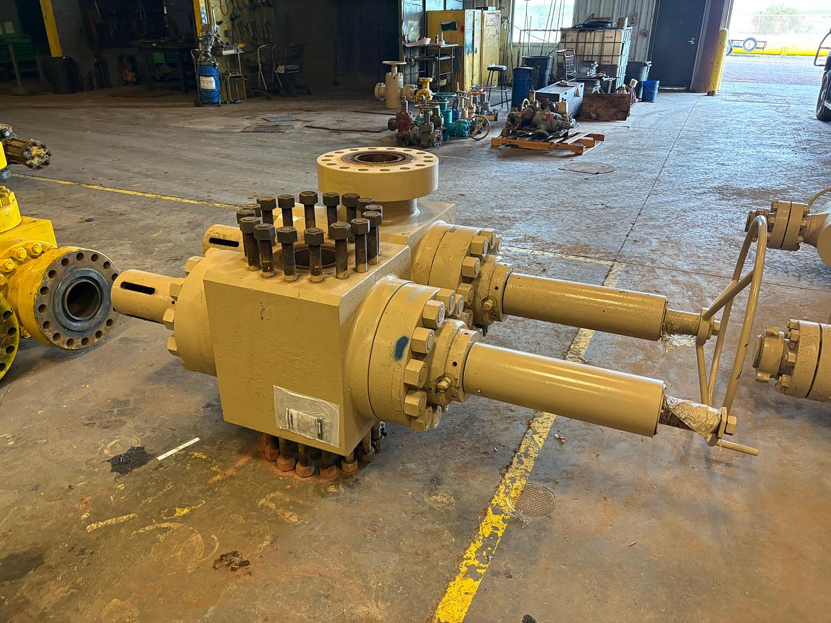 Used (2x$) 7-1/16” 15k frac valves