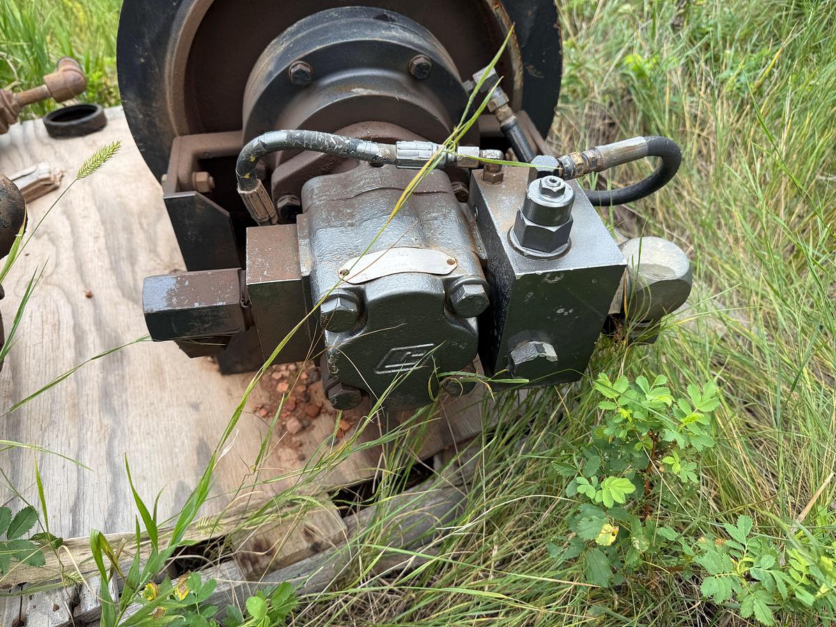 Used DP HYDRAULIC WINCH COMPLETE W/ HYD MOTOR