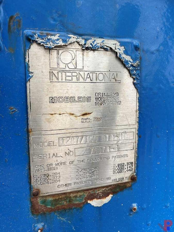 Used FRANKS 1287/160 BACK IN WELL SERVICE RIG MTD ON 5-AXLE CARRIER