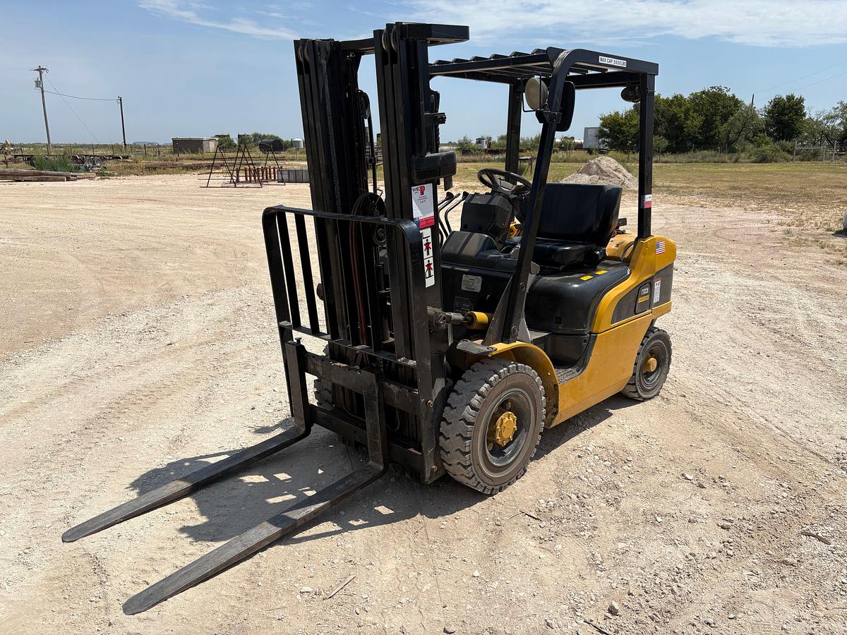 Used Caterpillar P5000 5,000lbs forklift