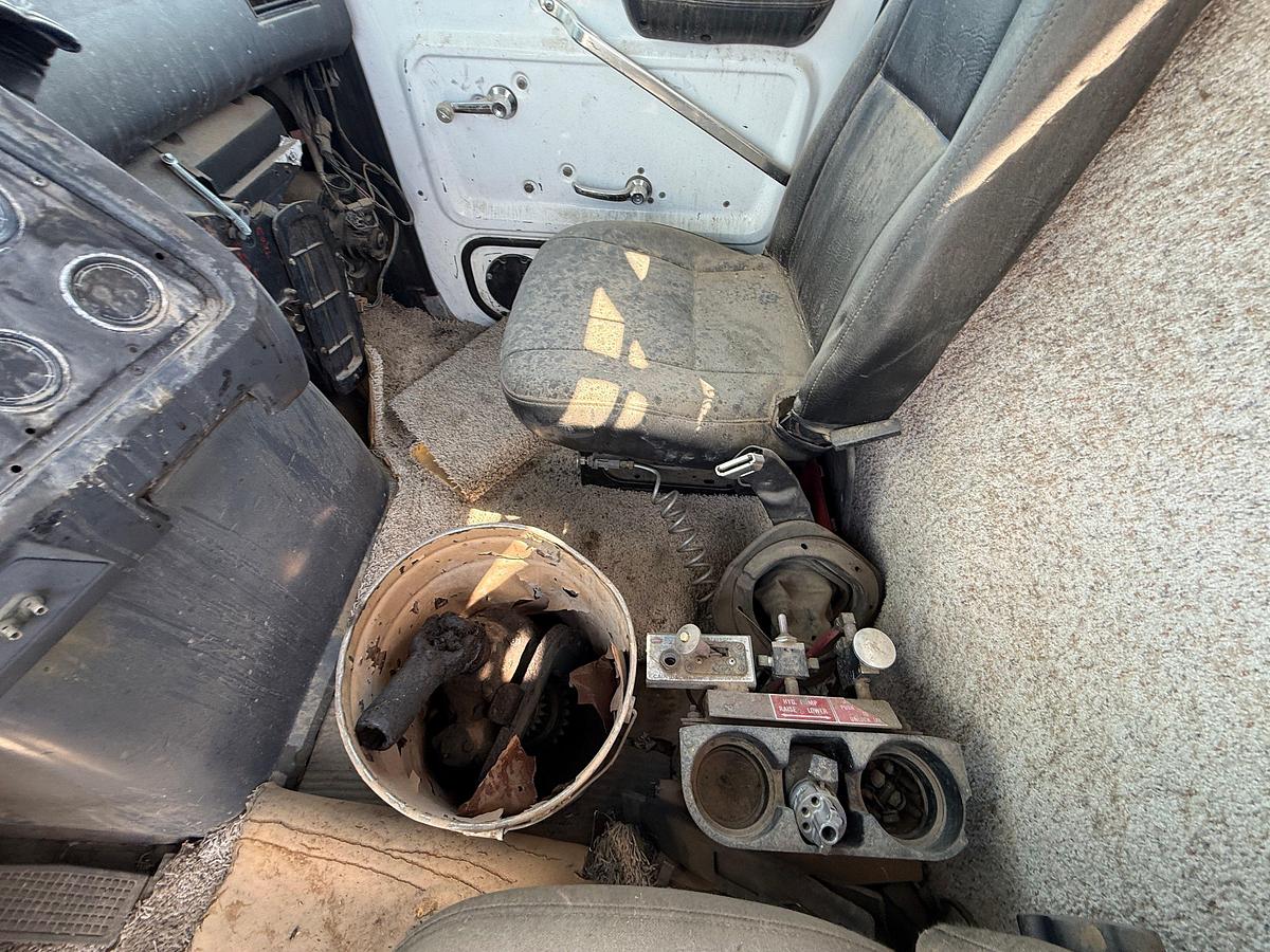 Used FRANKS EXPLORER II SWAB RIG MTD ON 1994 FORD L9000 T/A TRUCK