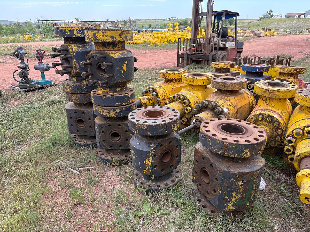 Used (6x$) 7-1/16” x 4-1/16” 15k fluid crosses