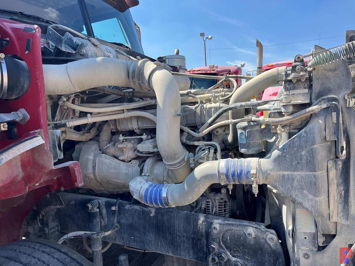 Used 2015 WESTERN STAR 4900 SB T/A 24” SLEEPER TRUCK