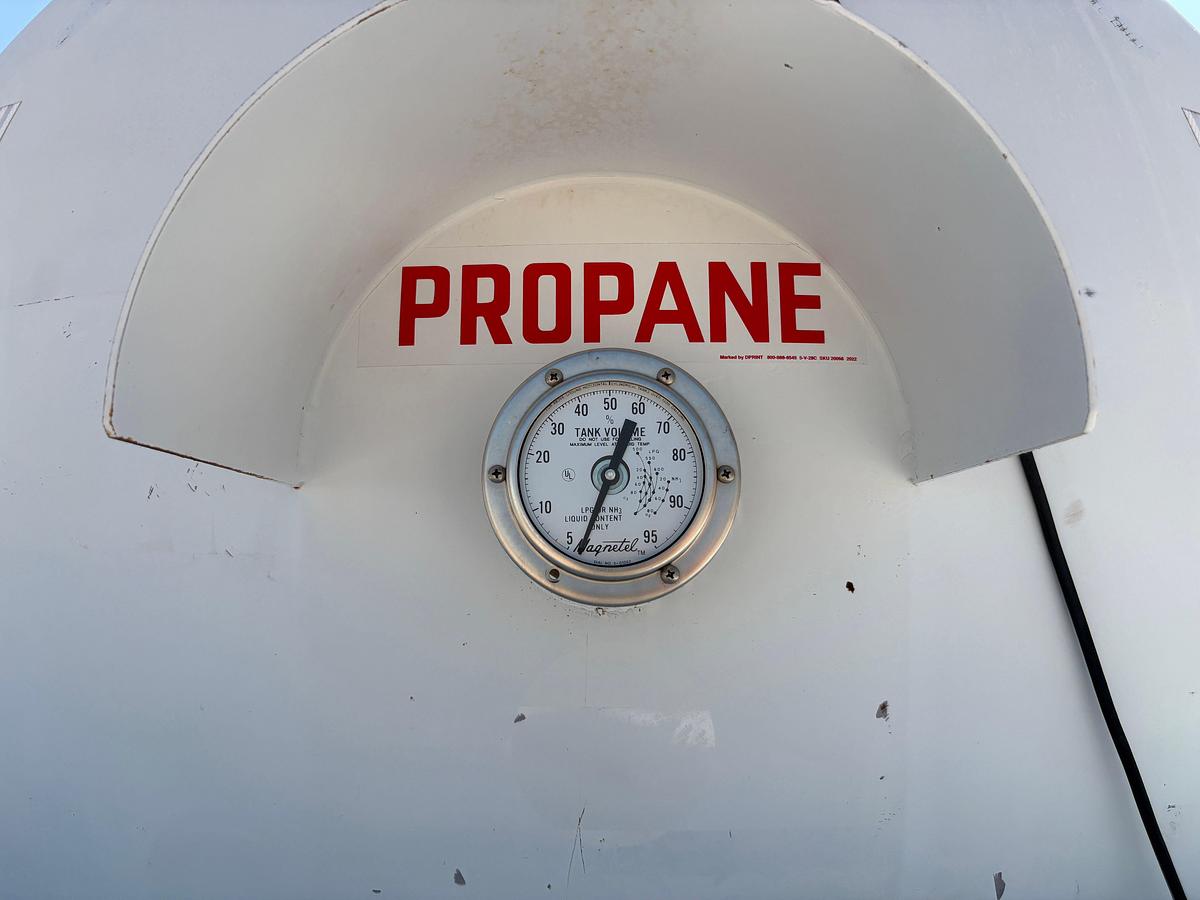 Used 2004 PETERBILT 330 S/A DAYCAB PROPANE TRUCK