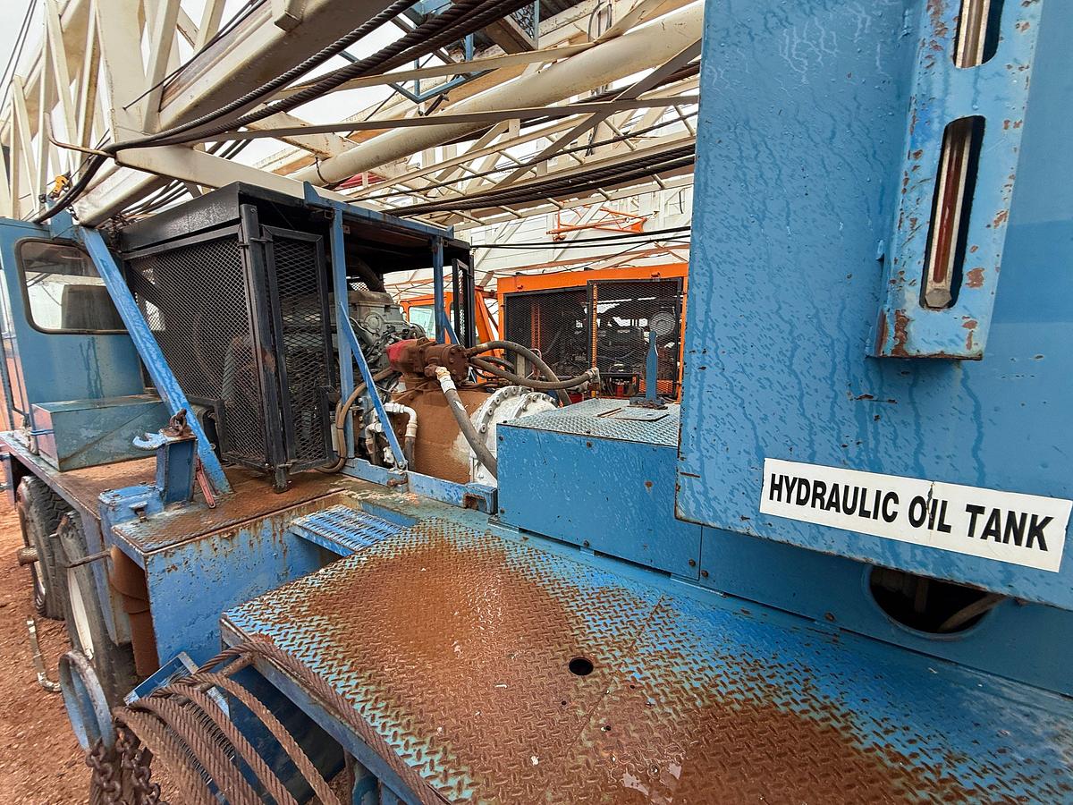 Used 2006 CROWN CE500 DD 104'-240K 5-AXLE WELL SERVICE WORKOVER RIG