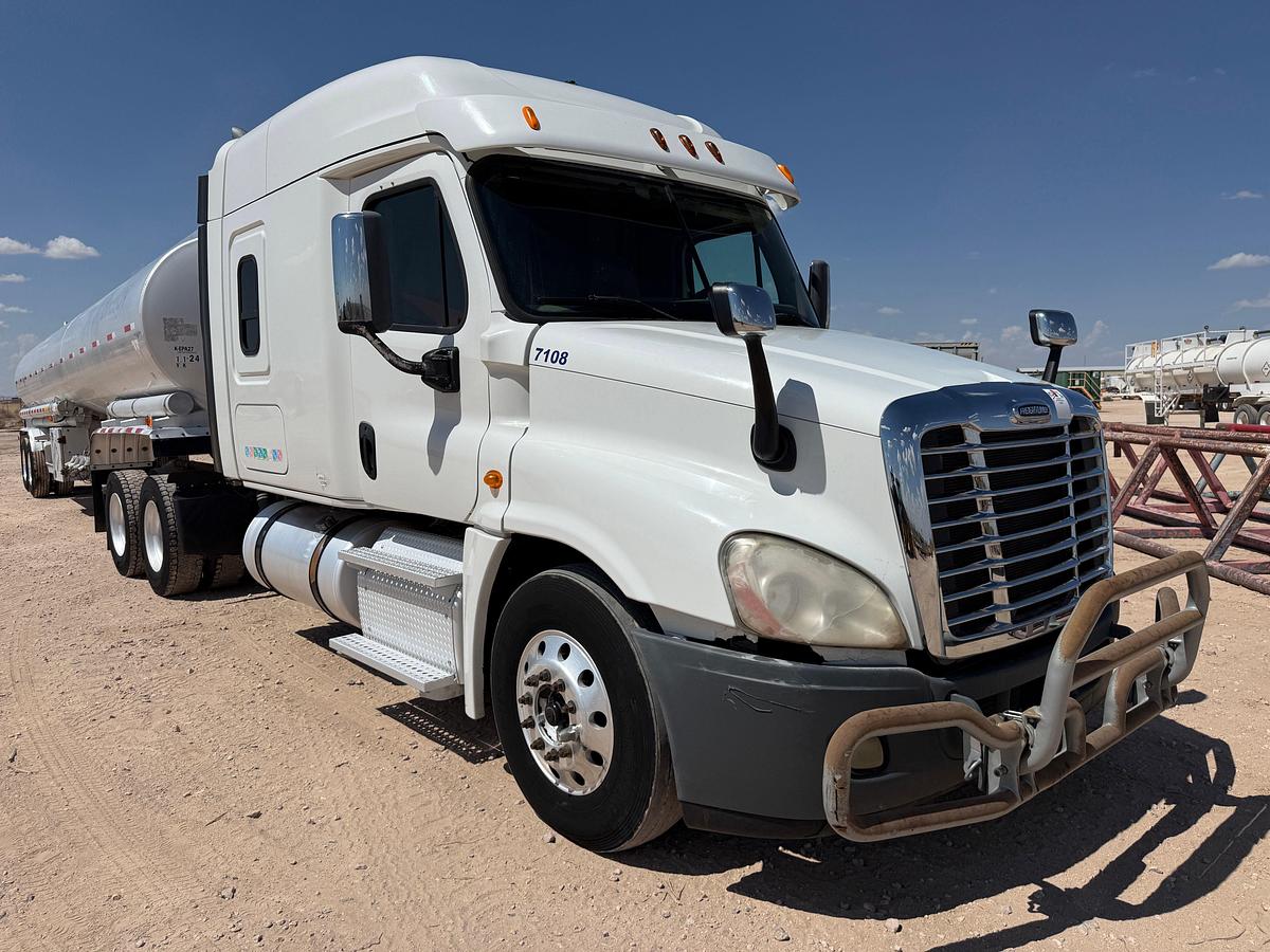 Used 2014 FREIGHTLINER CASCADIA T/A 64” SLEEPER TRUCK
