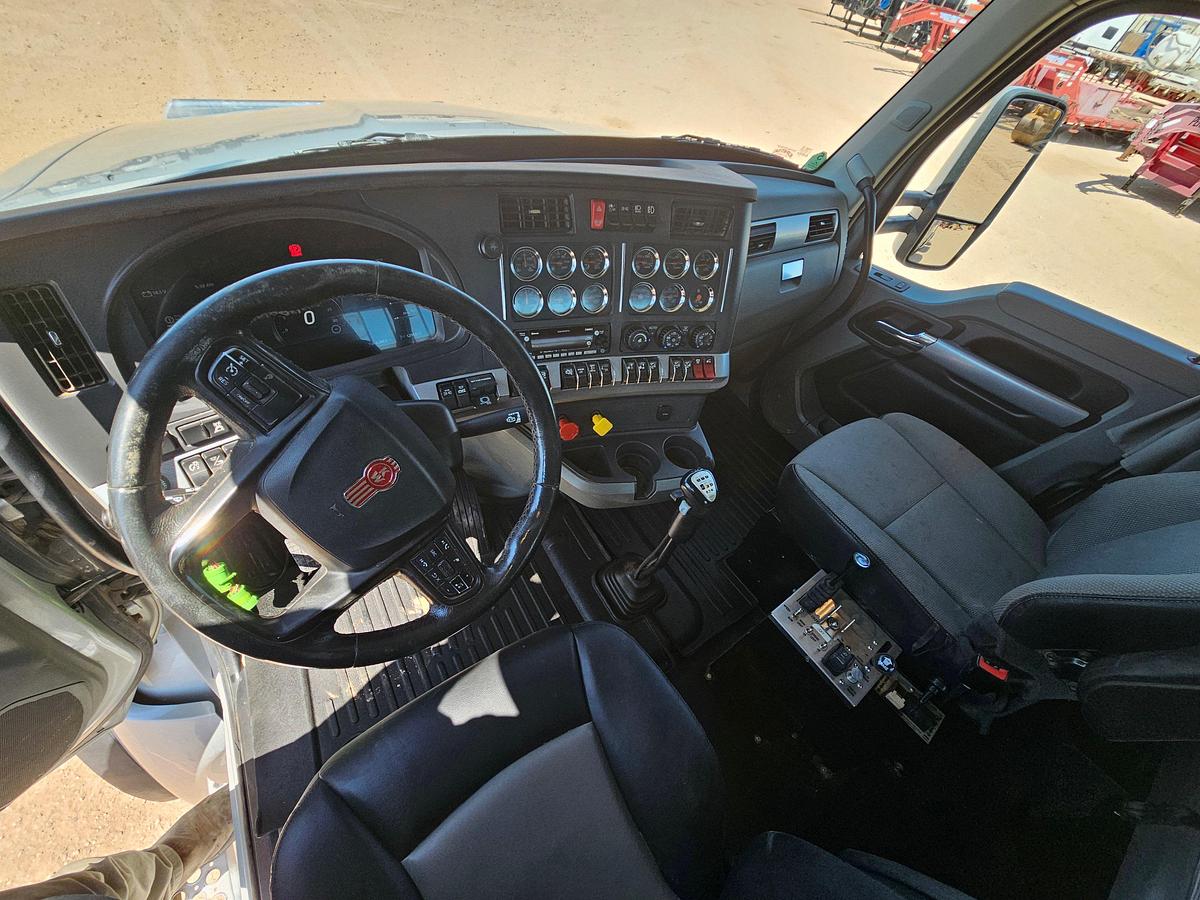 Used 2022 Kenworth T880 Heavy Haul Winch Truck