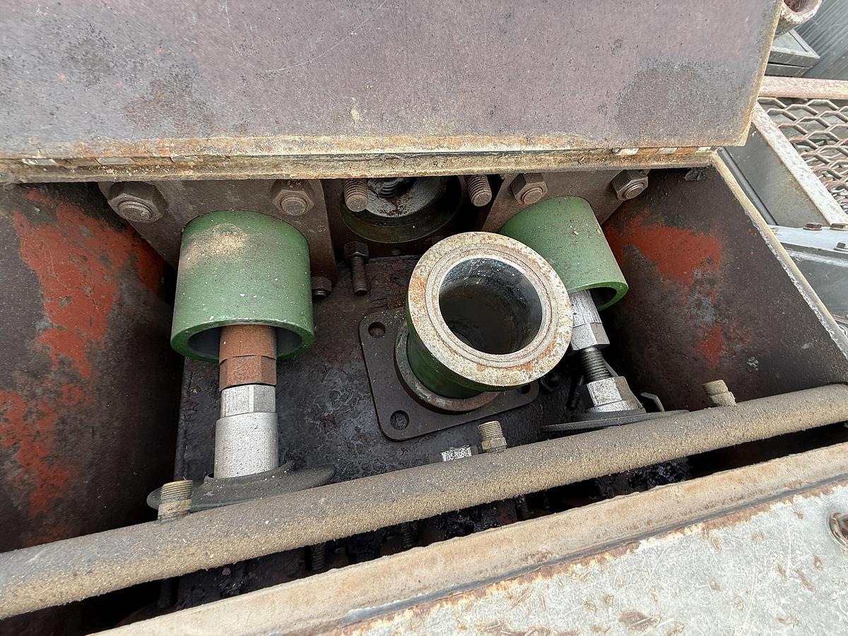 Used TULSA TT250 3K WP TRIPLEX WELL SERVICE PUMP SKIDDED P/B CATERPILLAR C9