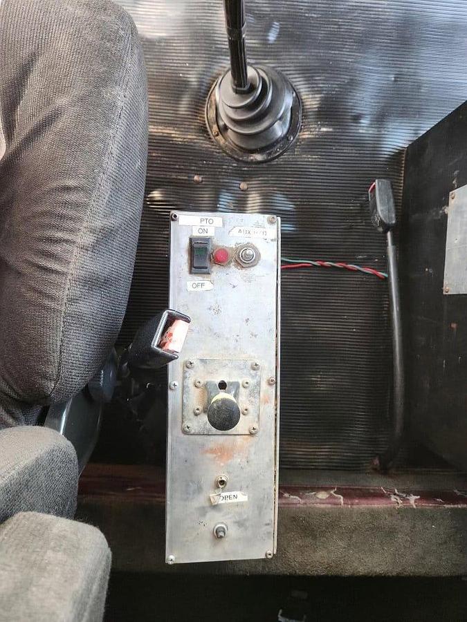 Used 1995 Kenworth T800B T/A SLEEPER TRUCK