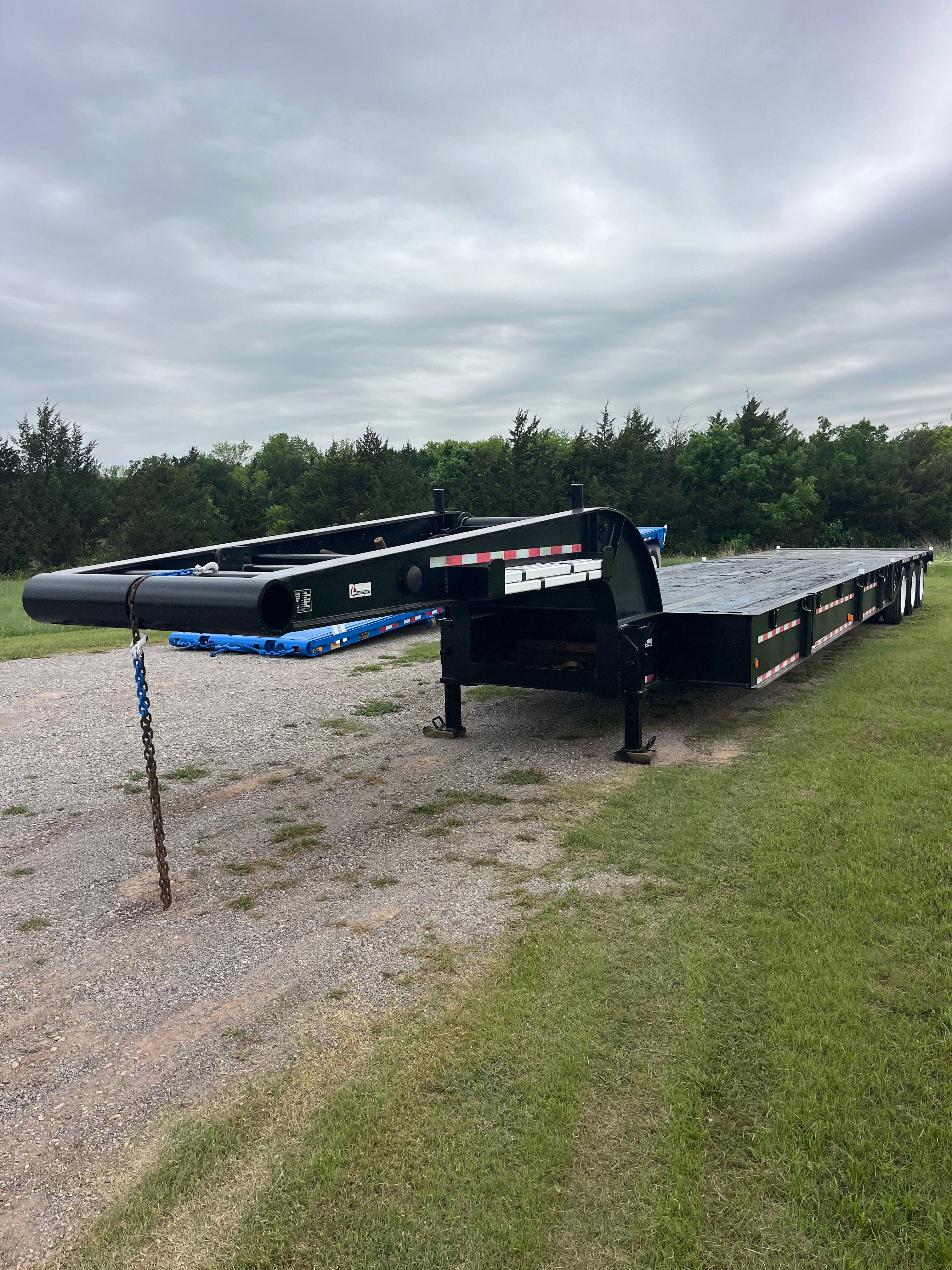 Used 2005 LOADCRAFT 3-AXLE 50-TON OILFIELD LOWBOY