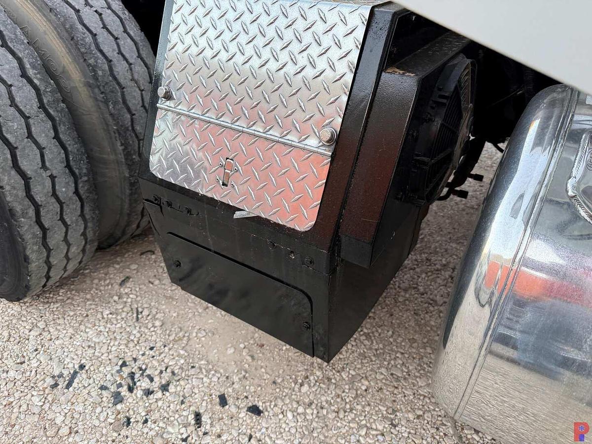 Used 2007 PETERBILT 379 T/A  63” SLEEPER TRUCK