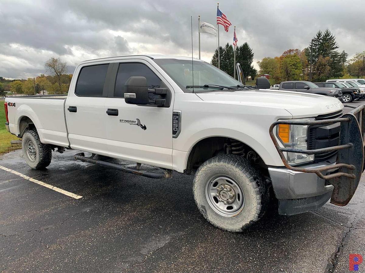 Used 2017 FORD F-250 SUPER DUTY XL CREW CAB 4X4 PICKUP