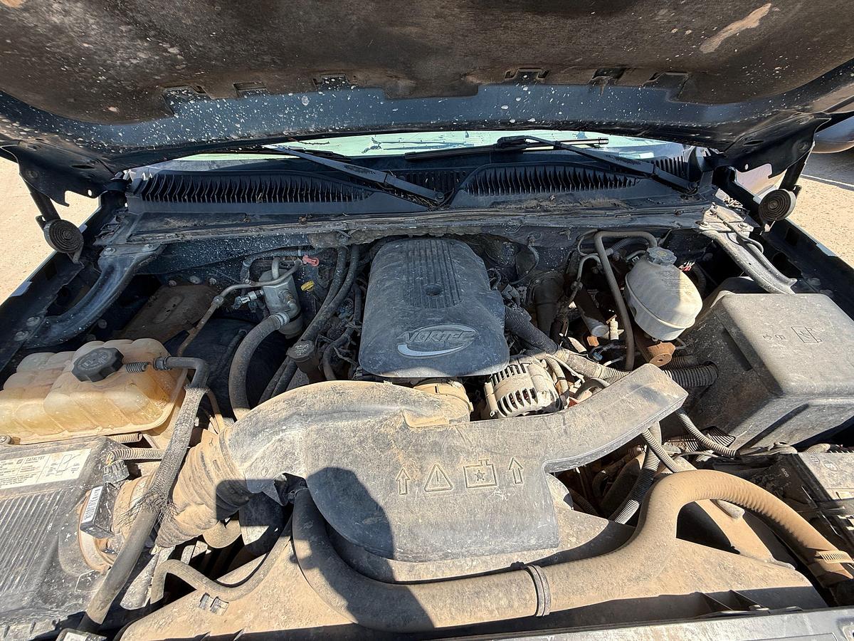Used 2004 CHEVROLET AVALANCHE 2WD CREW CAB PICKUP TRUCK