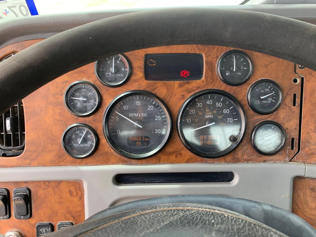 Used 2006 PETERBILT 379 T/A DAYCAB 4,500 GALLON FUEL TRUCK