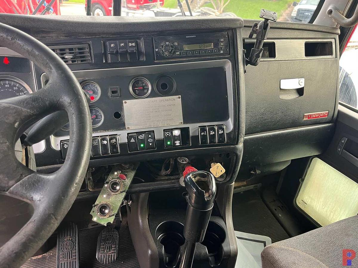 Used 2009 KENWORTH T800 T/A 36” SLEEPER TRUCK