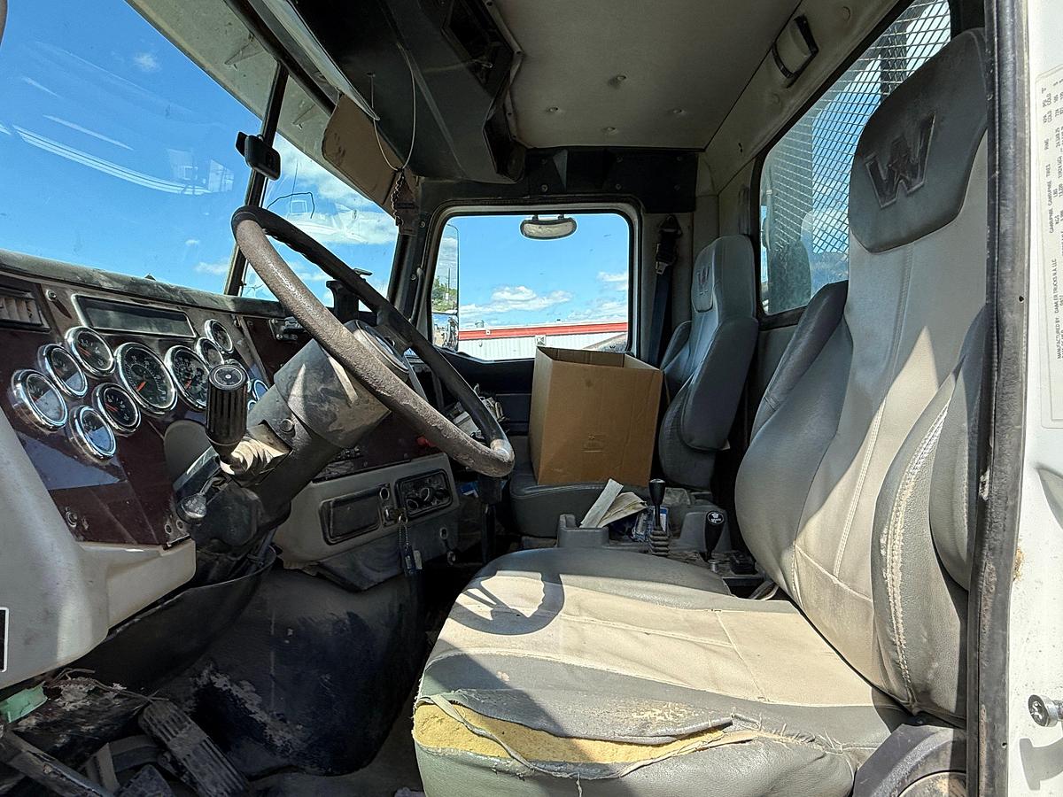 Used 2018 WESTERN STAR 4700 SF T/A 65K HYD SLICK BACK WINCH TRUCK
