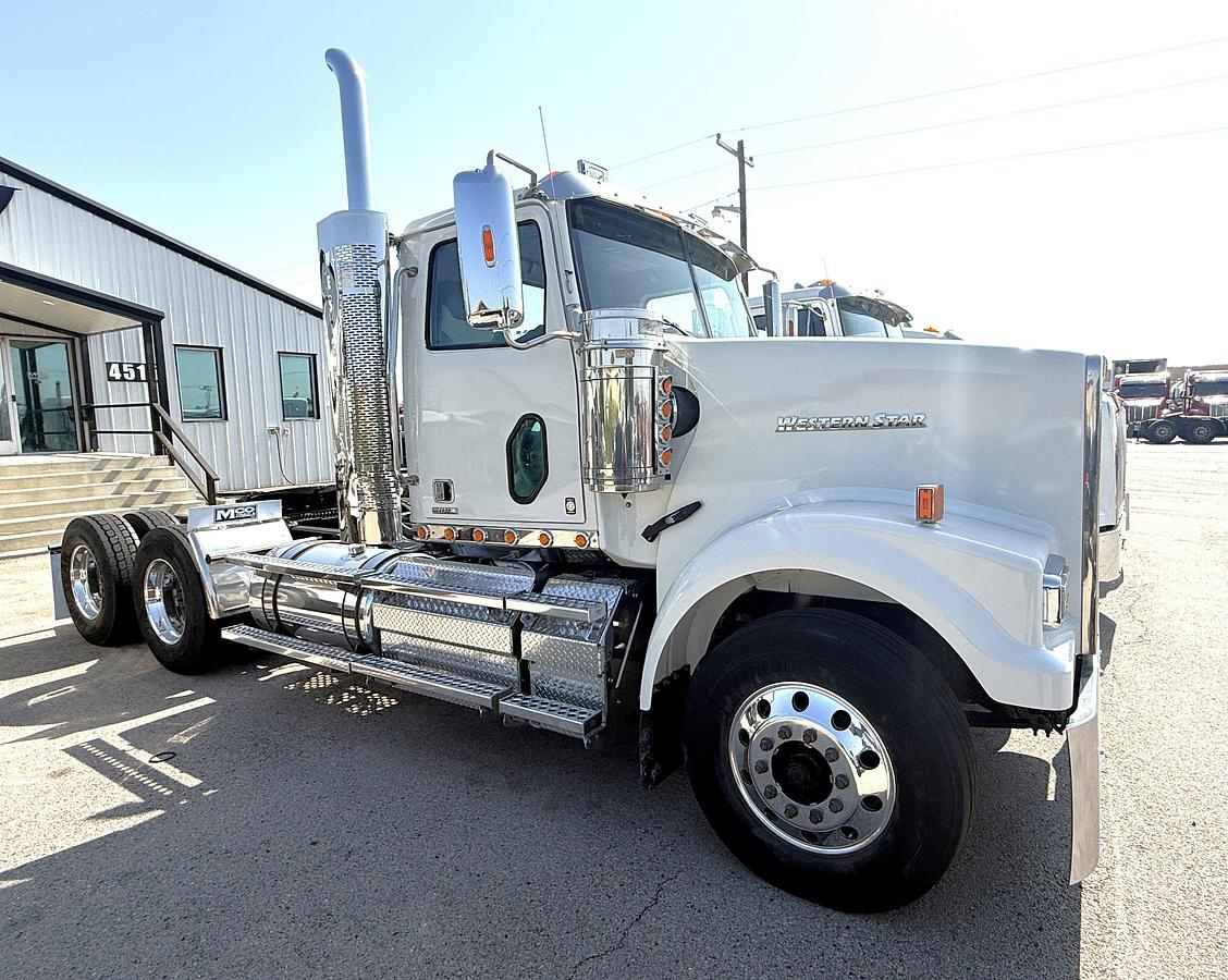 Used 2017 WESTERN STAR 4900FA T/A DAYCAB TRUCK TRACTOR