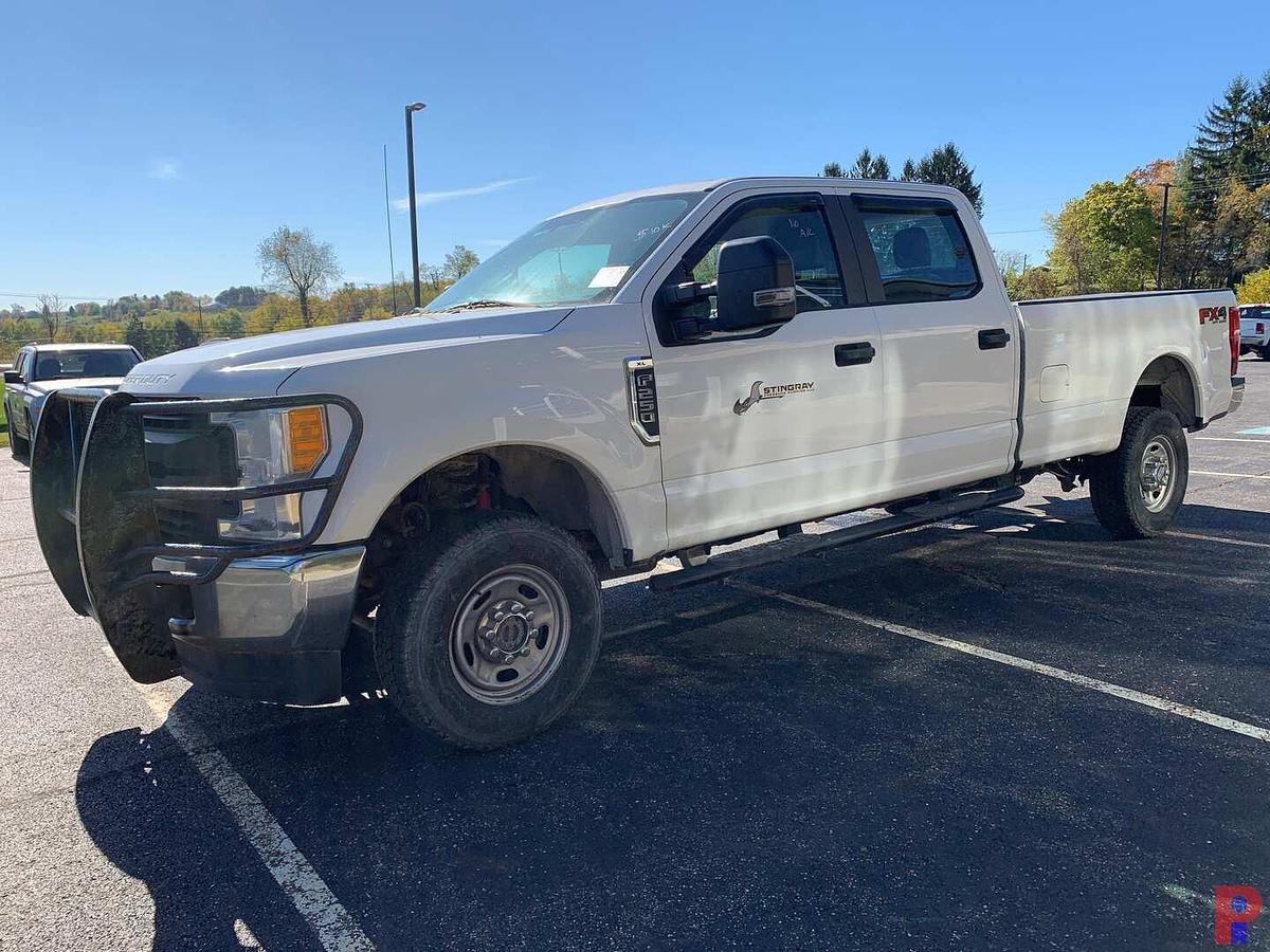 Used 2017 FORD F-250 SUPER DUTY XL CREW CAB 4X4 PICKUP (GAS)