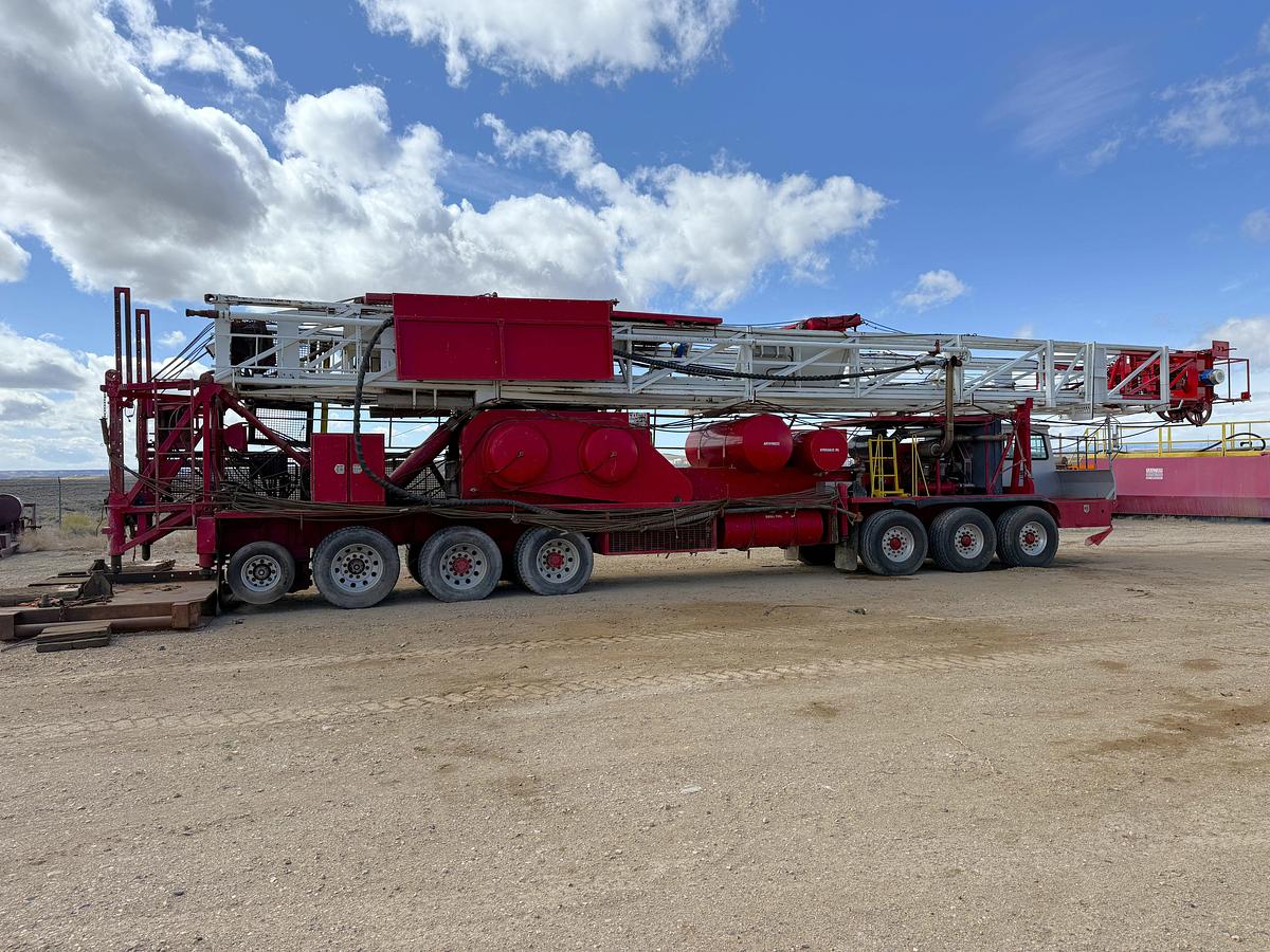 Used 2014 WATSON HOPPER PAY ZONE 550 DD 108’-300K 7-AXLE WELL SERVICE RIG