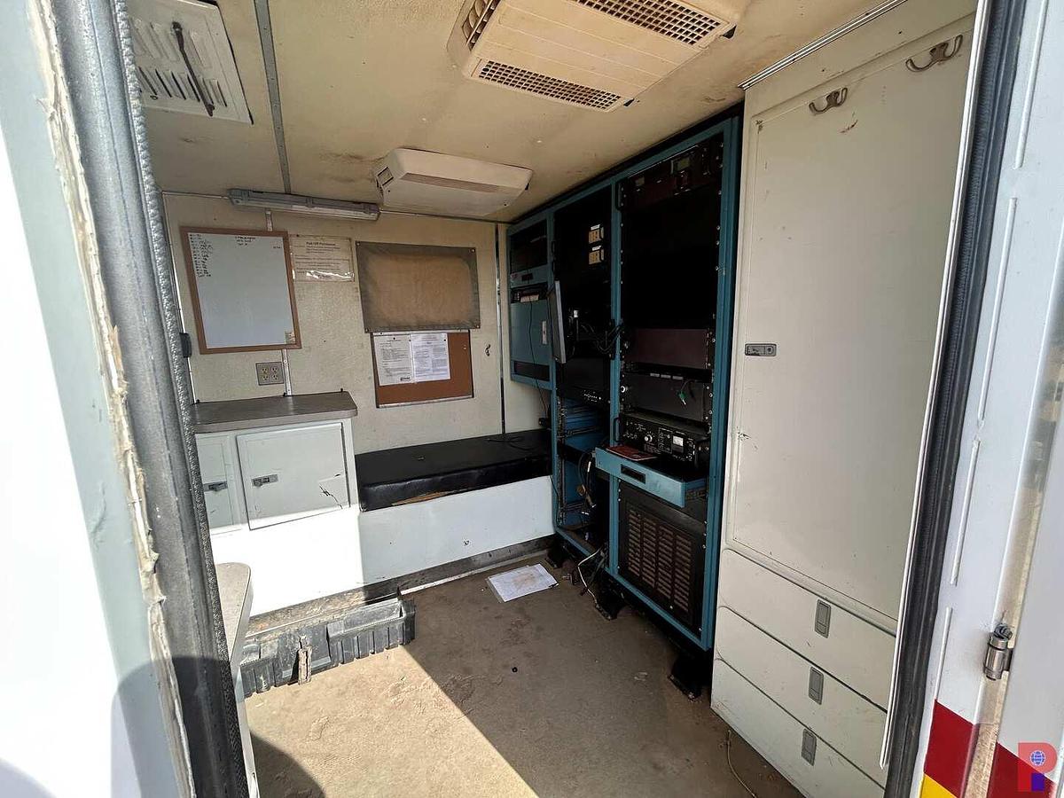 Used 2002 FREIGHTLINER ARGOSY T/A CABOVER WIRELINE TRUCK