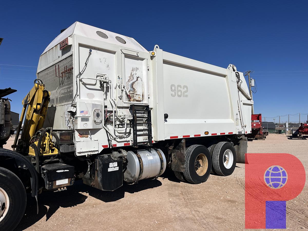 Used 2014 AUTOCAR XPEDITOR T/A 29YD CAB OVER TRASH TRUCK