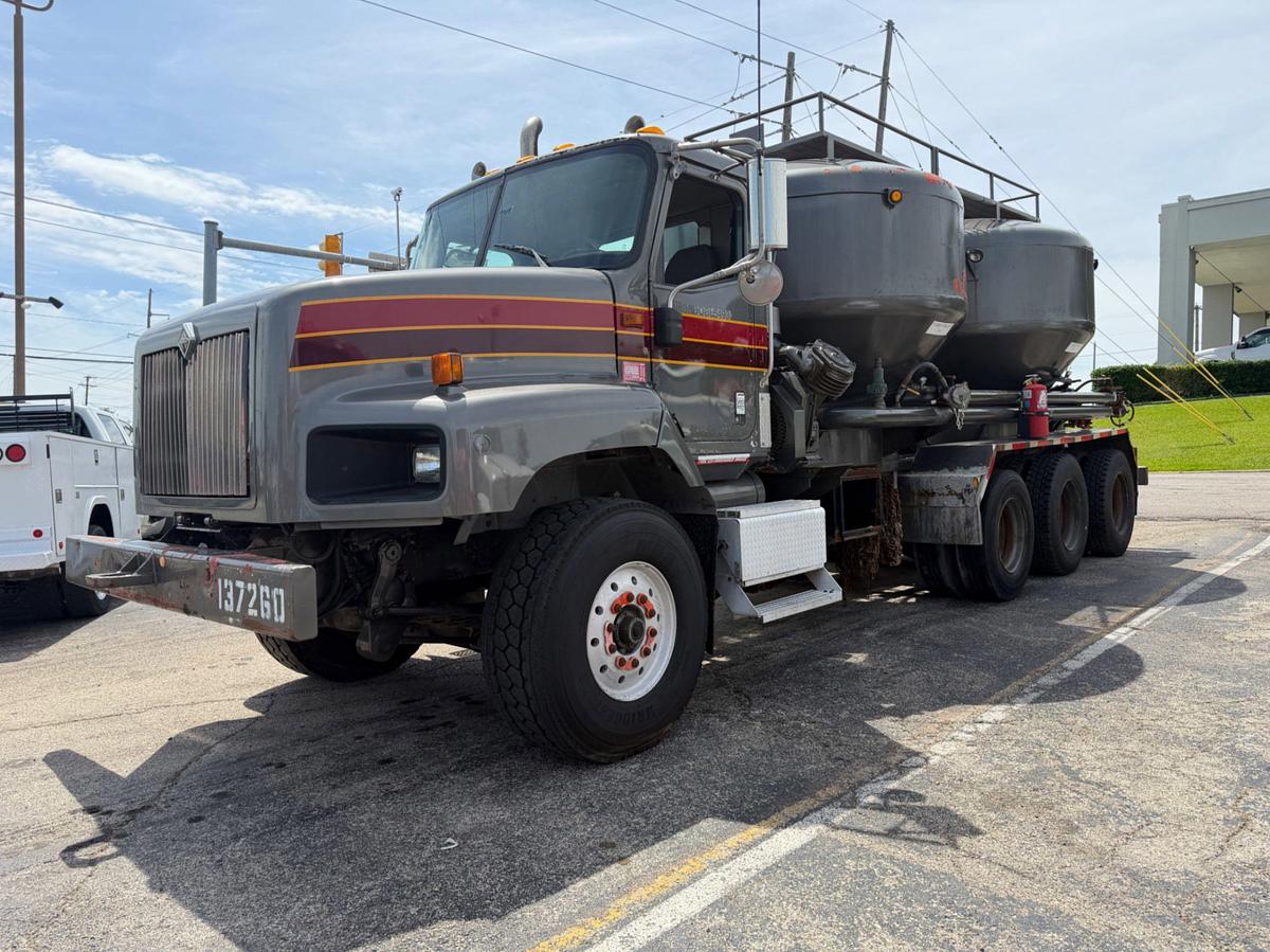 Used 2005 International Paystar 5600I Bobtail Bulk Cement Truck