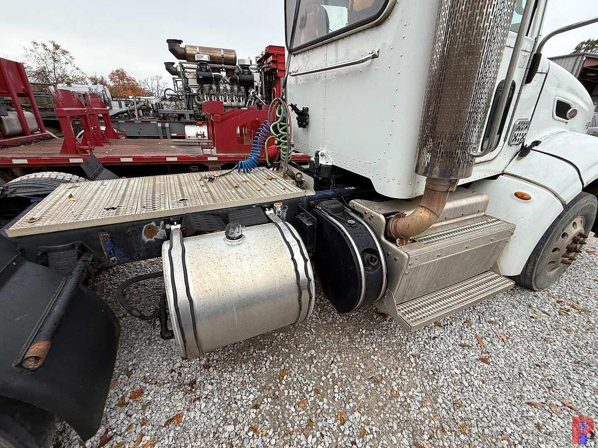 Used 2012 PETERBILT 386 T/A DAY CAB TRUCK TRACTOR