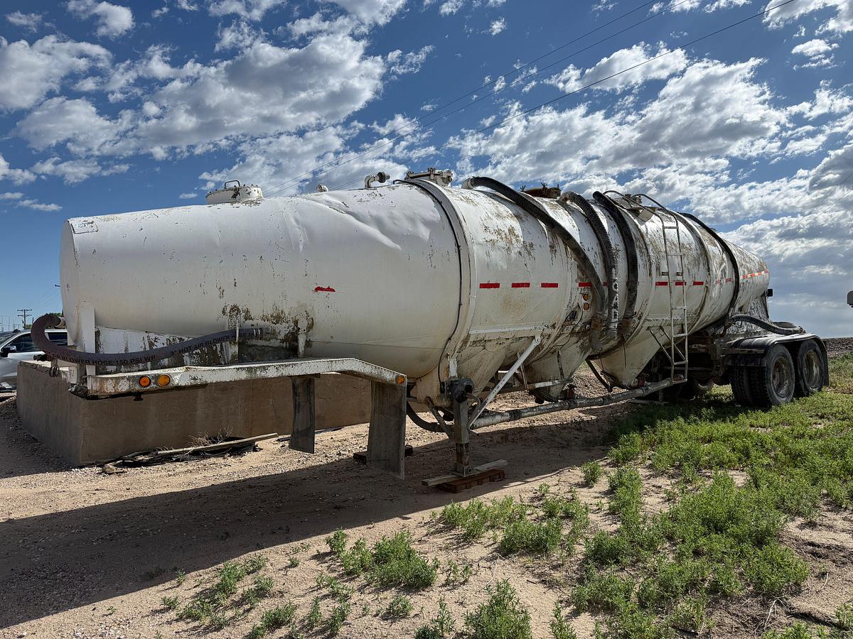 Used 1966 FRUEHAUF   T/A PNEUMATIC DRY BULK TRAILER