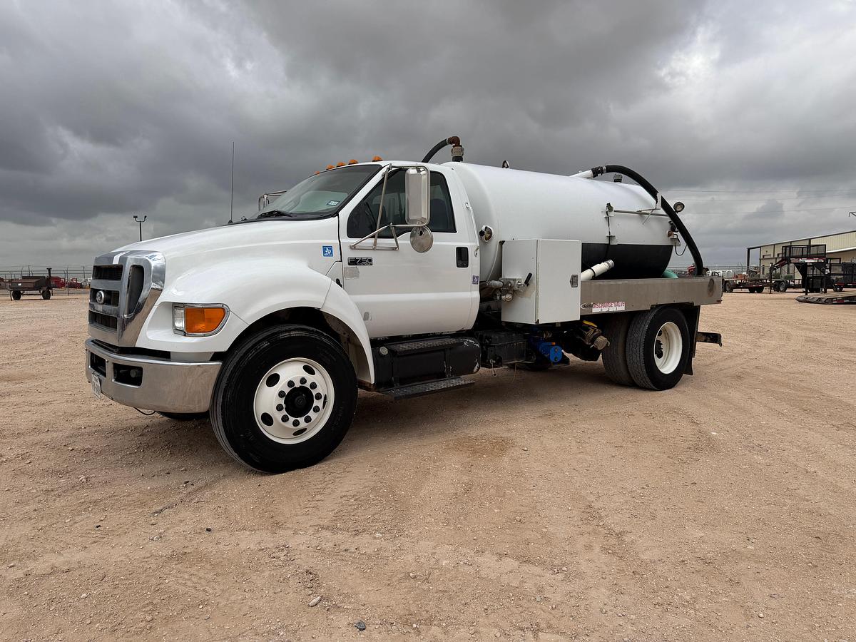 Used 2011 FORD F-750 SUPER DUTY SINGLE CAB SEPTIC PUMP TRUCK