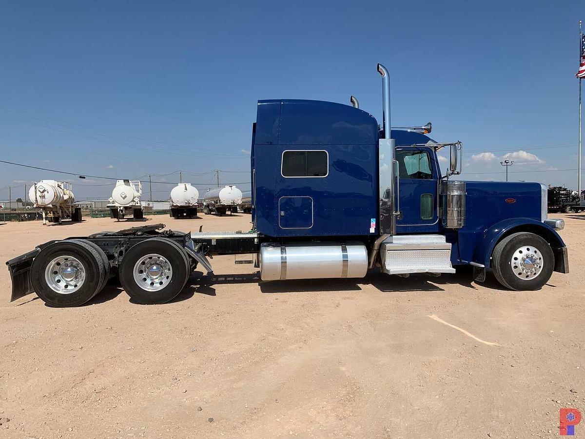 Used 2019 PETERBILT 389  EXT HOOD 68” SLEEPER TRUCK