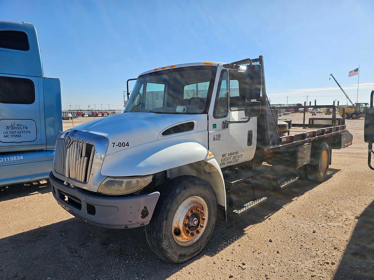 Used 2007 INTERNATIONAL  DURASTAR 4200 S/A DAYCAB FLATBED TRUCK (INOPERABLE)