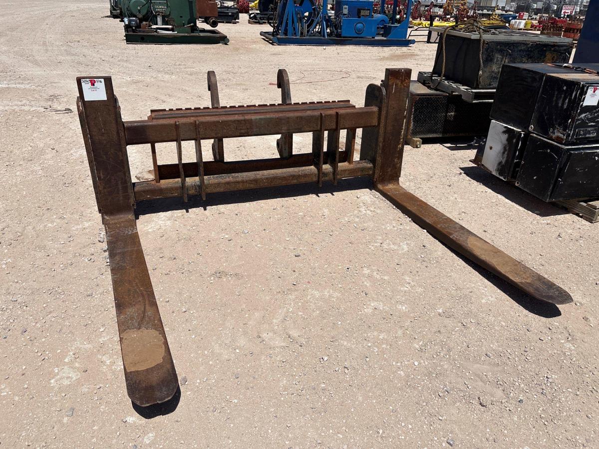 Used 6’L x 7.5’W QUICK ATTACH FORK ATTACHMENT FOR CAT 930 LOADER