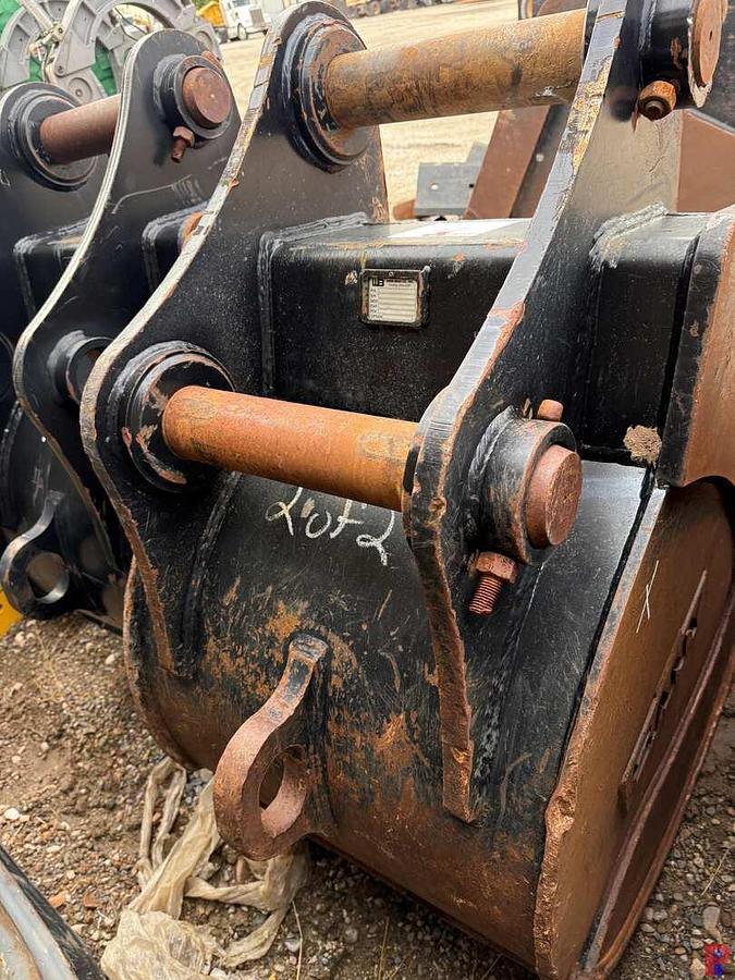 Used 30” HD 4-TOOTH EXCAVATOR BUCKET