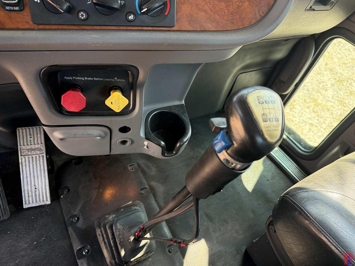 Used 2006 PETERBILT 378 T/A 36” SLEEPER TRUCK