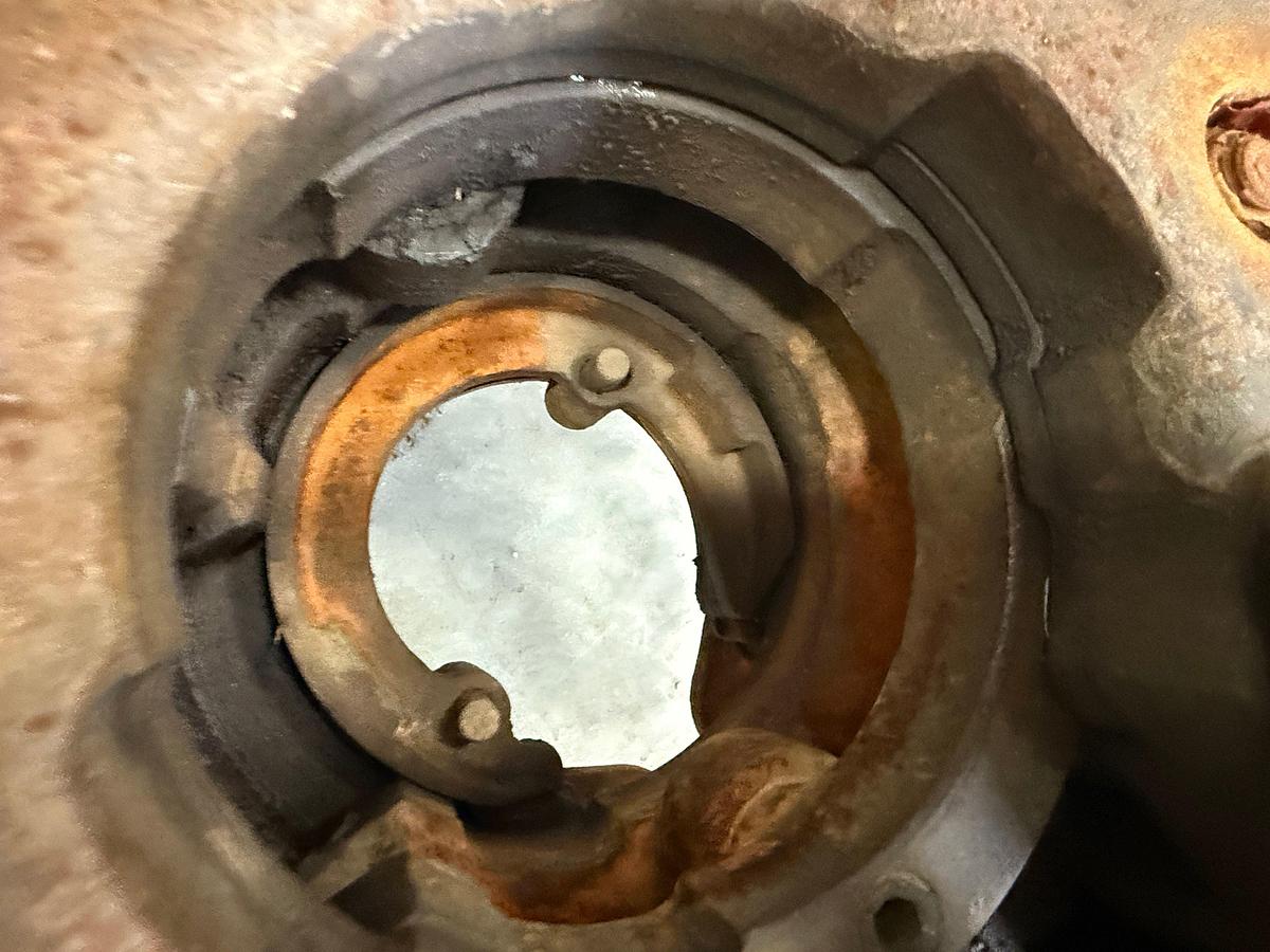 Used OIL COUNTRY M-40 HYDRAULIC ROD TONG W/ HANGER