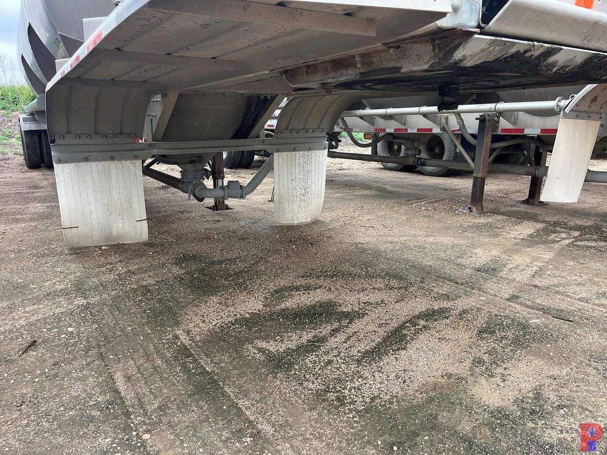 Used 2006 HEIL 1,000 CU. FT. PNEUMATIC BULK TRAILER W/ BLOWER