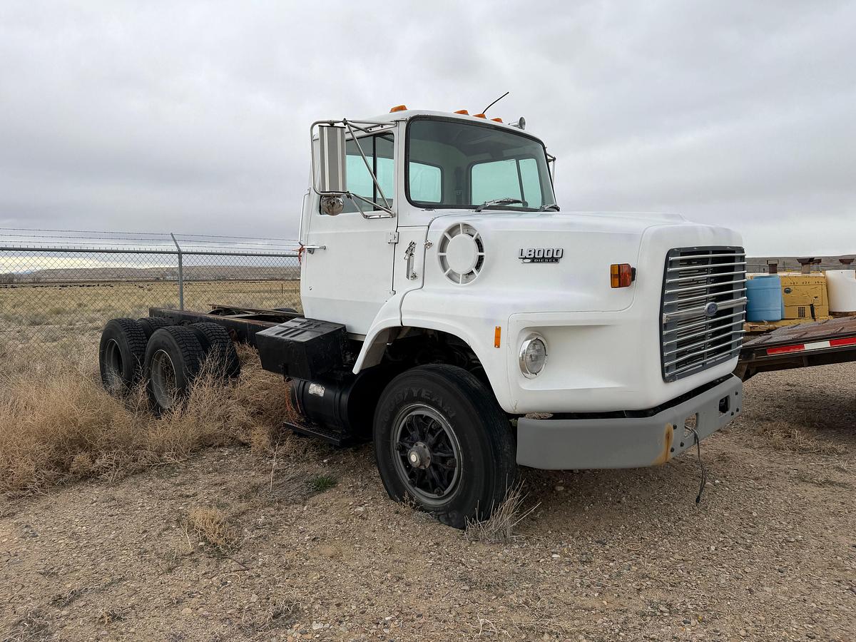 Used 1990 FORD L8000 T/A DAYCAB TRUCK TRACTOR